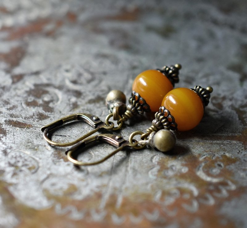 Two-Tone Amber African Amber and Ethnic Bell Pierced Earrings - Round - ต่างหู - พลาสติก สีส้ม