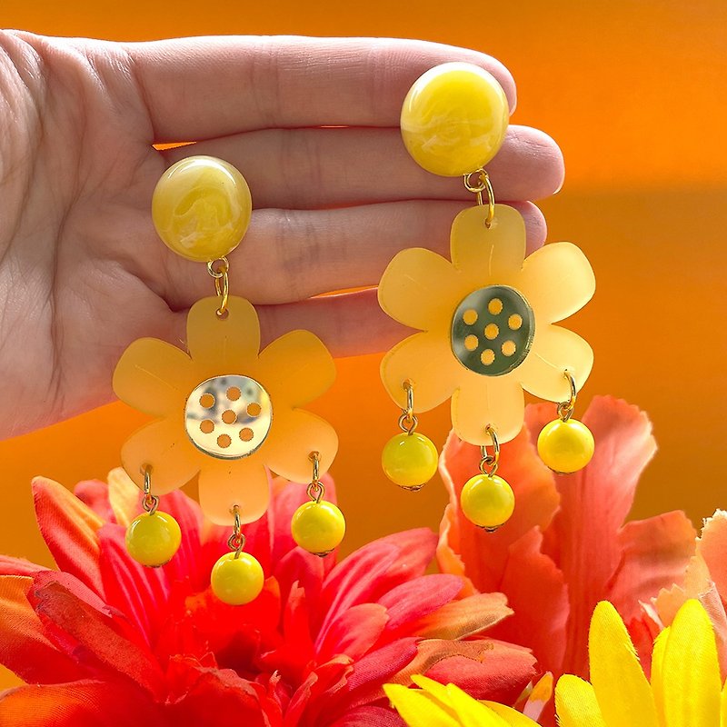 Yellow Retro Flower Earrings - Earrings & Clip-ons - Acrylic Yellow