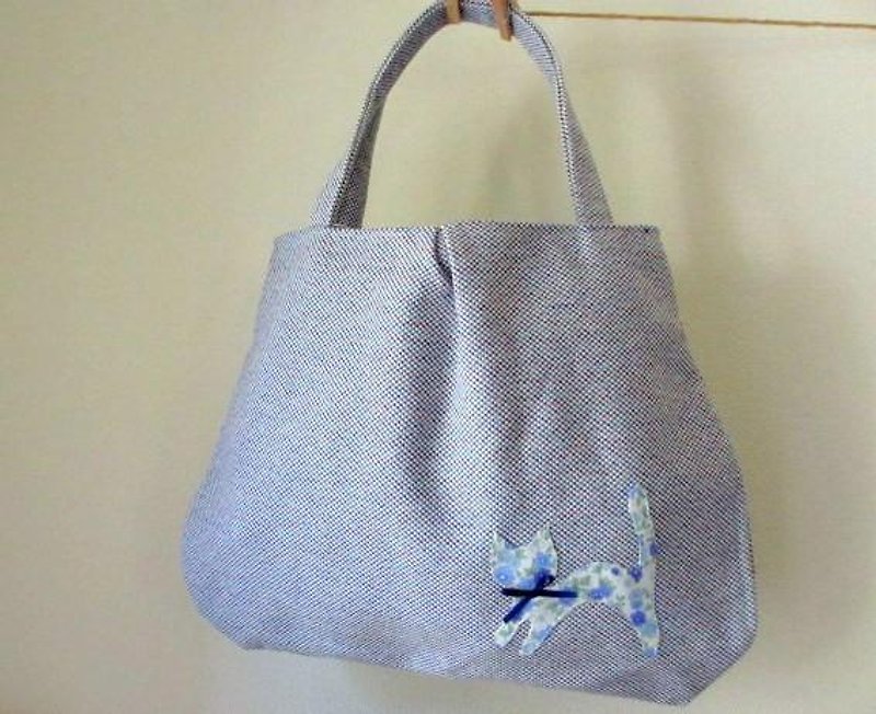 Flower and cat walk bag * Blue - กระเป๋าถือ - ผ้าฝ้าย/ผ้าลินิน สีน้ำเงิน