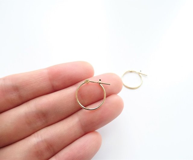 K18 Skin Jewelry - 18K Solid Yellow Gold Delicate Tubular Hoop