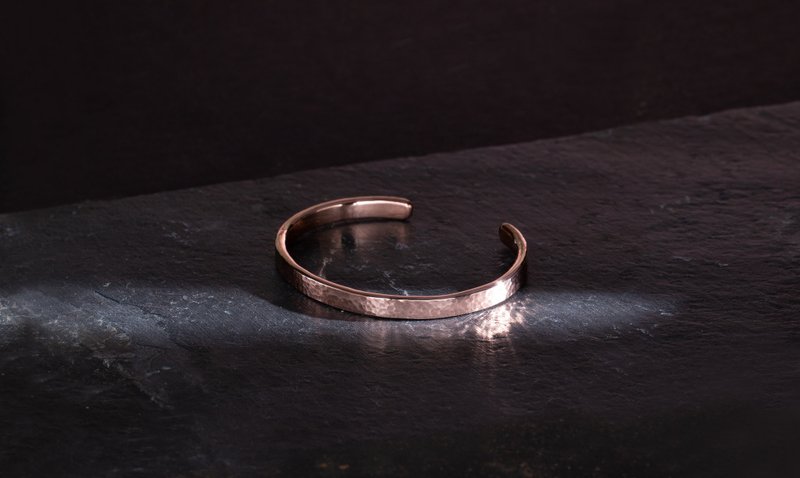 鎚目海浪/樹紋 銅手環 Hammered Head Copper Bangle - 手鍊/手環 - 銅/黃銅 紅色
