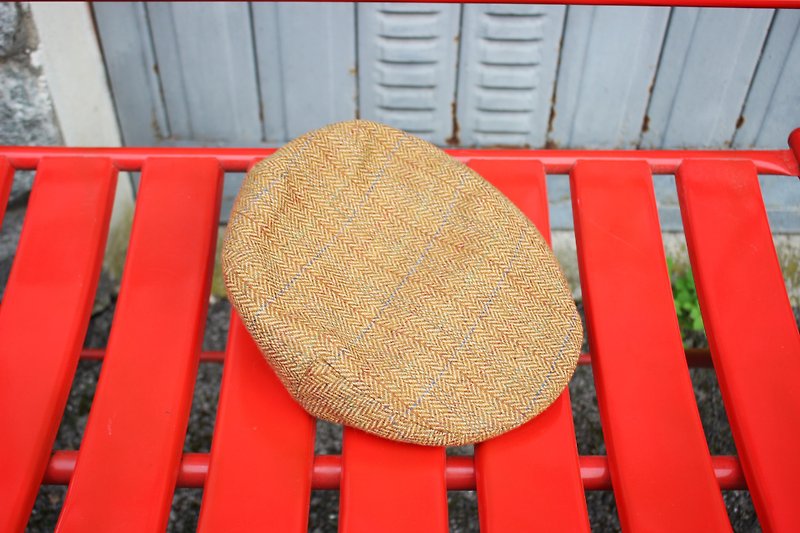 H516 [Vintage hat] {UK} Flat Cap manufactured in standard tan Kashimier wool plaid cap (Made in England) - หมวก - ขนแกะ สีนำ้ตาล