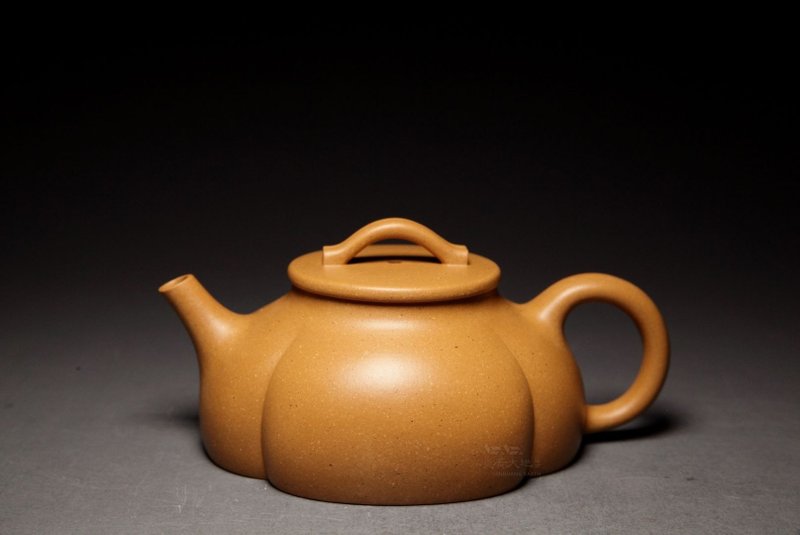 【海棠】炎黃大地藝術 龍山堂 傳統手工製壺 本山綠 150cc - 茶壺/茶杯/茶具 - 陶 卡其色