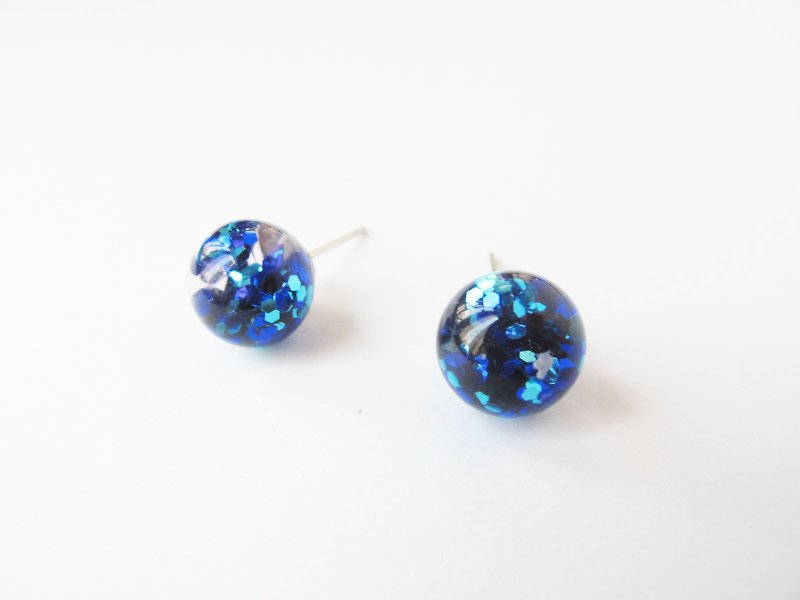 Rosy Garden 深淺藍色宇宙流動亮片水晶玻璃球耳環 可換夾式 - 耳環/耳夾 - 玻璃 藍色