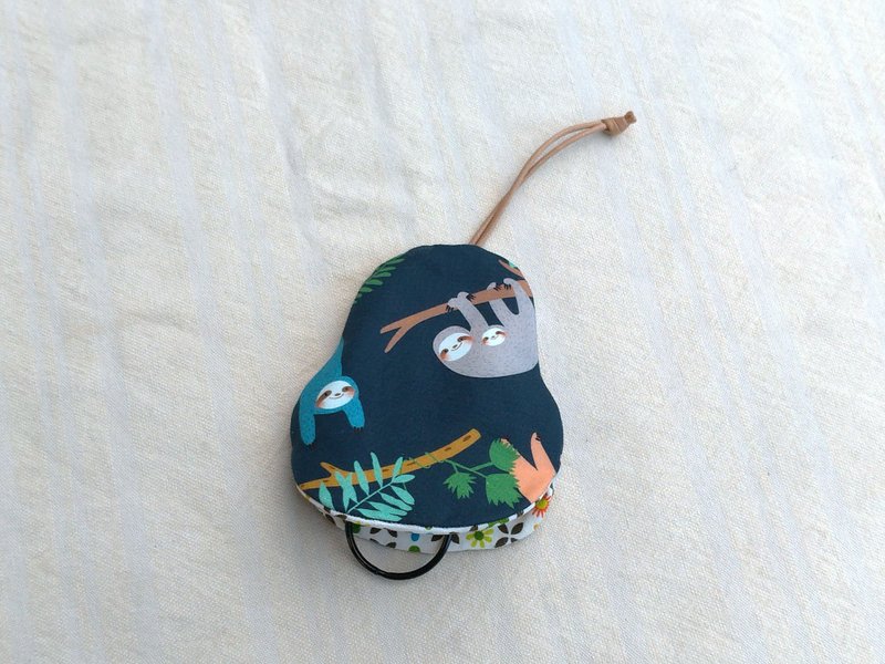 Sloth pear key case【K191223】 - ที่ห้อยกุญแจ - ผ้าฝ้าย/ผ้าลินิน หลากหลายสี