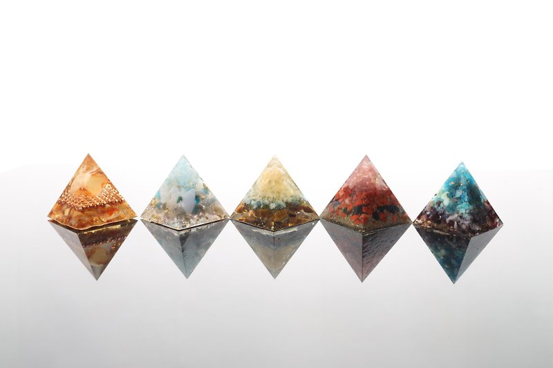 [Wish Lucky Bag] 4cm Xiao Aogang Lucky Bag Wishing Crystal-Natural Ore Pyramid Luckybag - Items for Display - Crystal Multicolor
