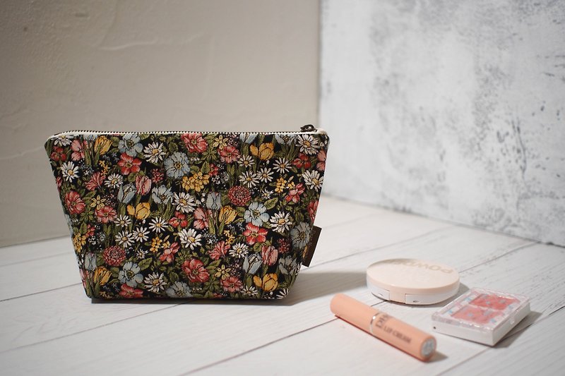 Daily series cosmetic bag / storage bag / summer daisy / out of print - Toiletry Bags & Pouches - Cotton & Hemp Multicolor