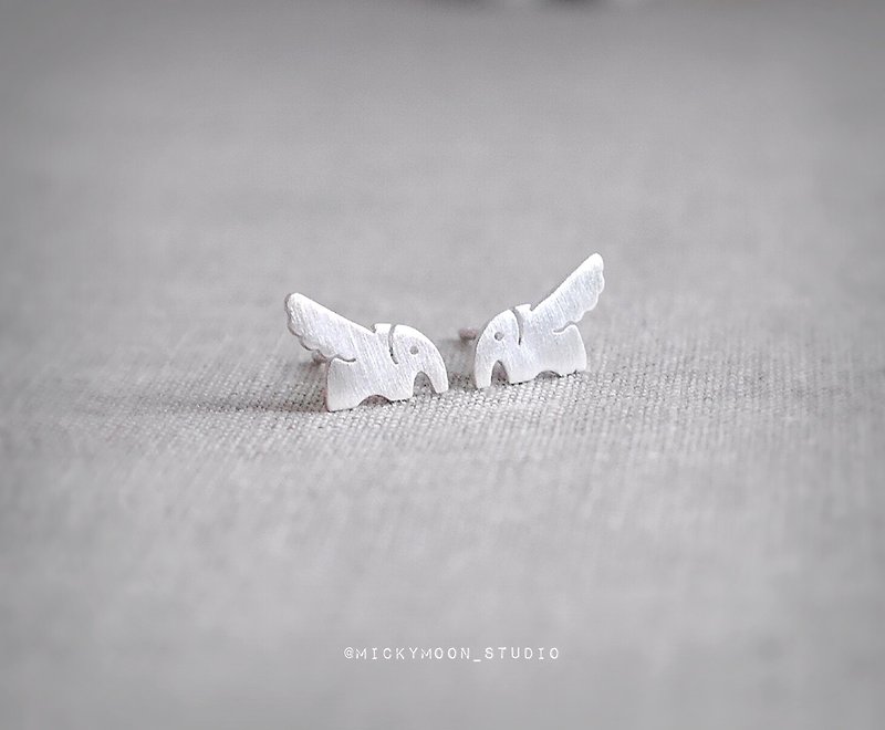 Elephant with wings Silver Earrings,925 Sterling Silver - 耳環/耳夾 - 純銀 銀色