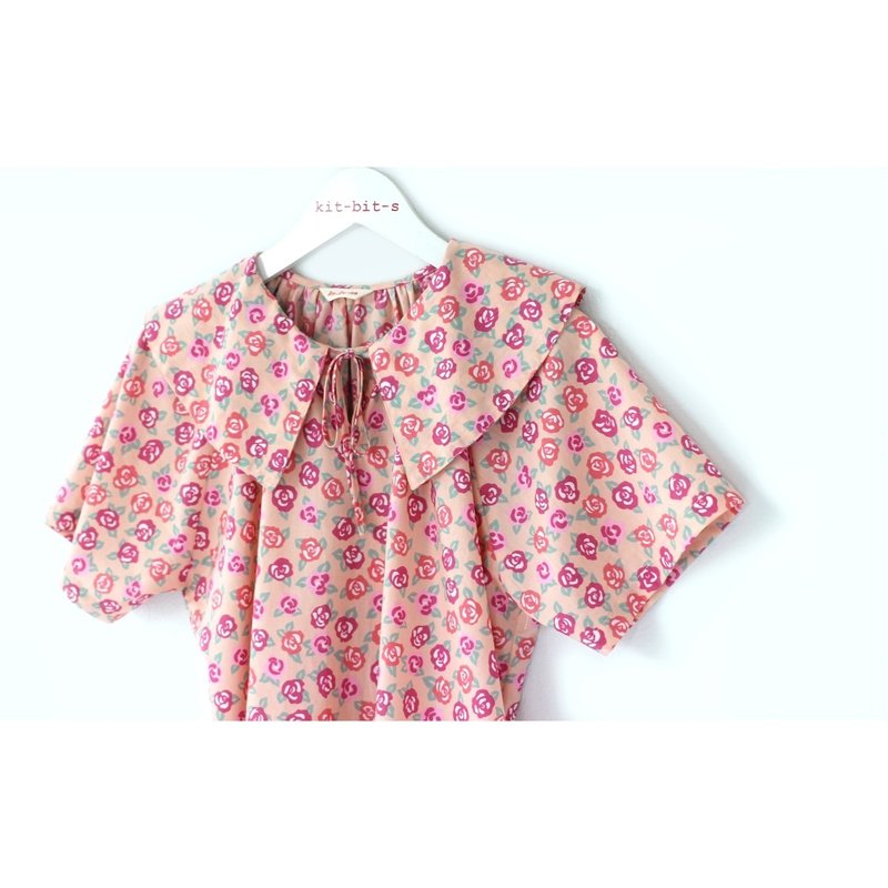 Triangular neck shirt with bow, rose pattern - Women's Tops - Cotton & Hemp Pink