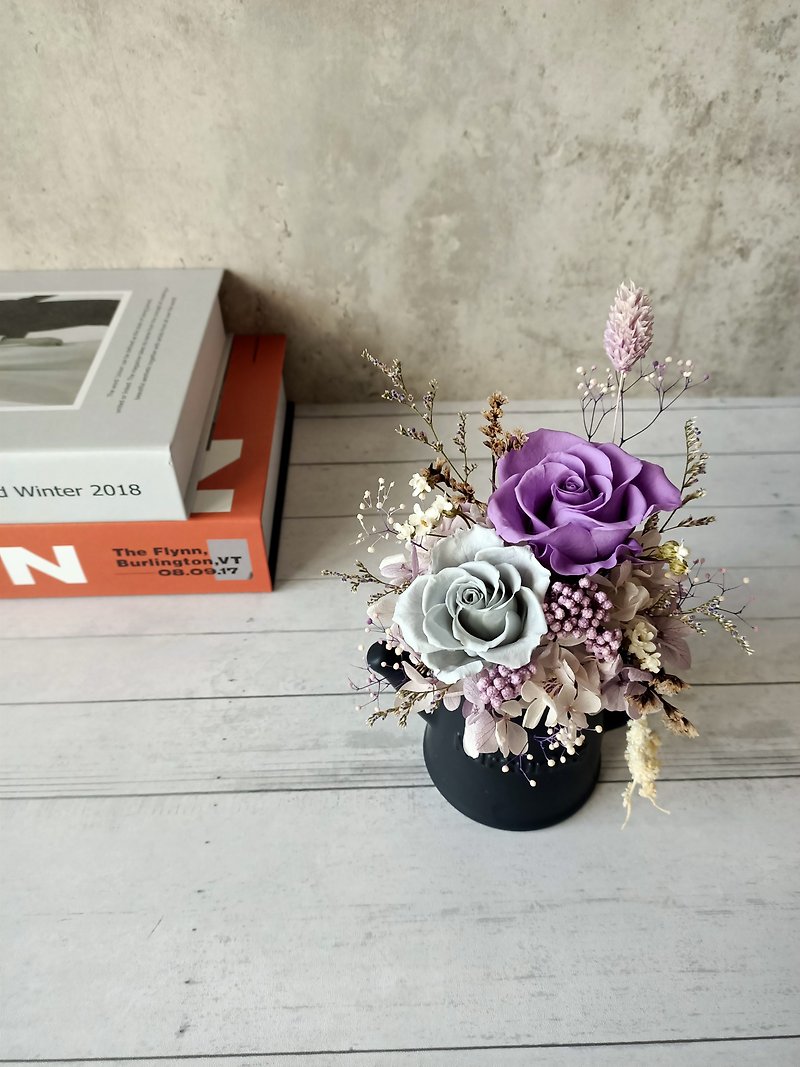 Shaped teapot table flower eternal flower/dried flower/birthday gift/Valentine's Day/graduation gift/appreciation ceremony - ช่อดอกไม้แห้ง - พืช/ดอกไม้ 