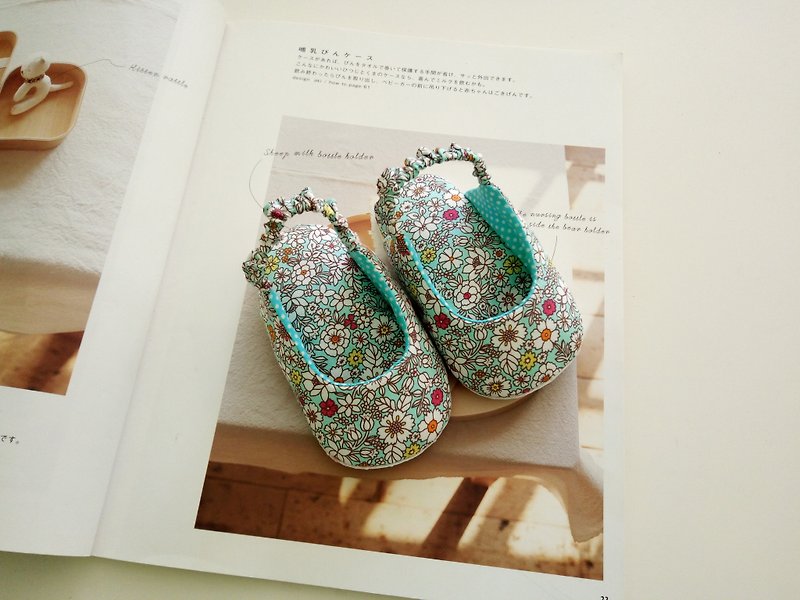 Lake Green Floral Gift Moon Baby Sandals Baby Shoes 11/12 - รองเท้าเด็ก - ผ้าฝ้าย/ผ้าลินิน สีเขียว