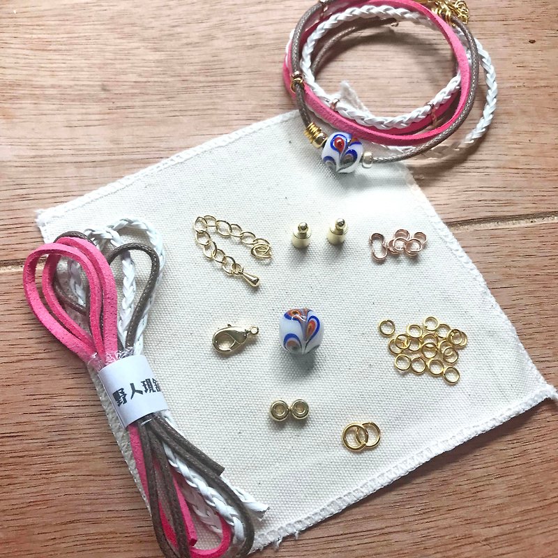 /DIY bag/ Misty Mist Glass Bead Bracelet (Pink) - งานโลหะ/เครื่องประดับ - วัสดุอื่นๆ สึชมพู