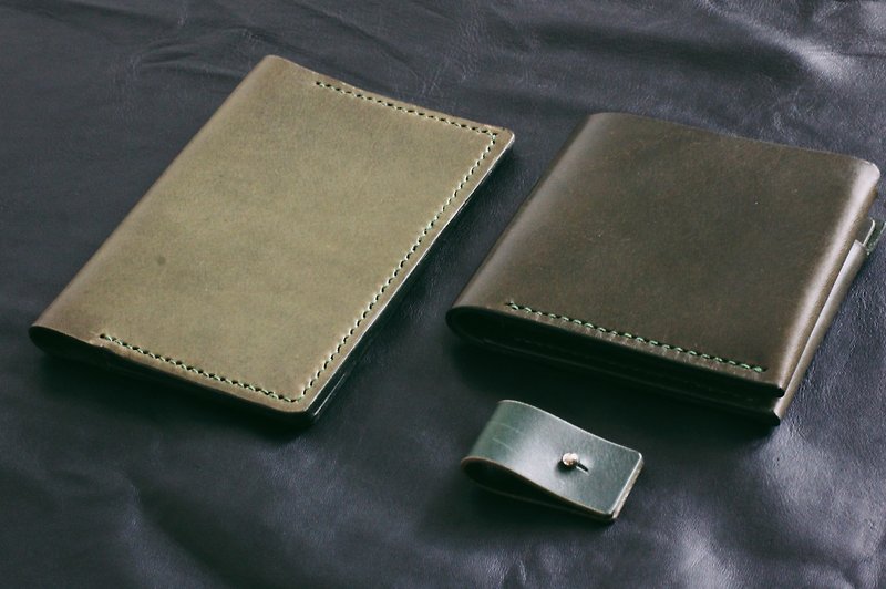 Leather Wallet & Leather Passport Gift Set – Green - กระเป๋าสตางค์ - หนังแท้ สีเขียว
