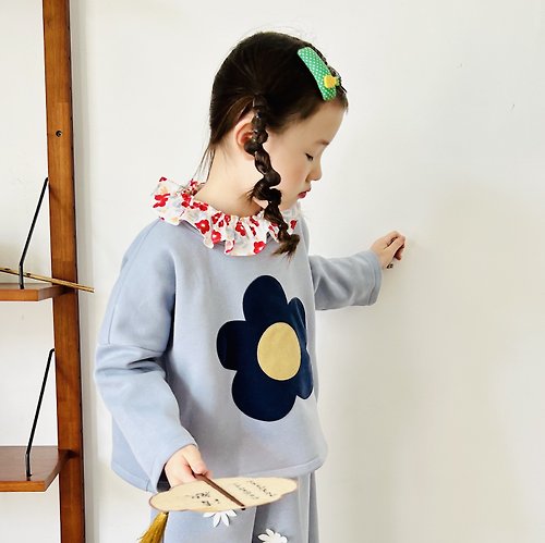 imakokoni-kids 空氣層藍色大花朵長袖上衣 / 童裝
