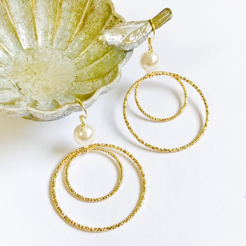 Dangling swarovski pearl gold earring - Earrings & Clip-ons - Pearl Gold