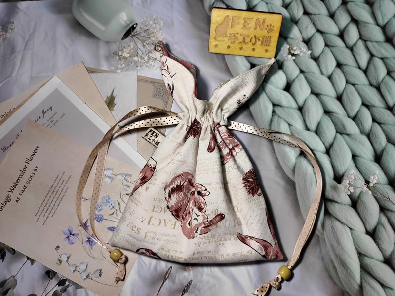 FEN手工小鋪-F系列-袋物系列-日本絕版布料米白報紙兔束口袋-兔耳 - 束口袋/束口背包/水桶包 - 棉．麻 