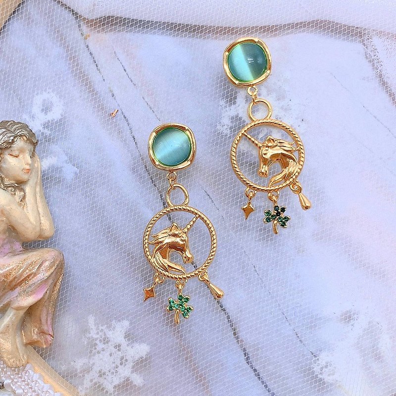 Fairy tale style. 18K Gold Plated Cute Unicorn Stud Earrings | 925 Silver| Clip-On - ต่างหู - วัสดุอื่นๆ สีเขียว