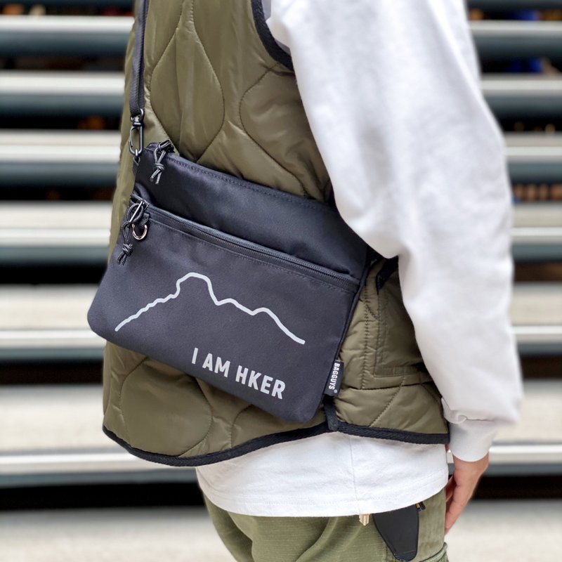 【I AM HKER】 運動型防水單肩斜揹袋(橫款)(M) - 側背包/斜背包 - 棉．麻 黑色