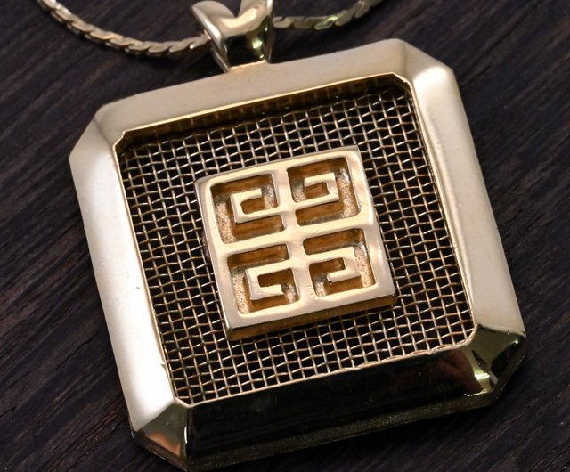 Vintage GIVENCHY Necklace, Retro Necklace, Gold, 4G Mark, Shipped from Japan - Shop Ooyama Necklaces - Pinkoi Vintage GIVENCHY Necklace, Retro Necklace, Gold, 4G Mark, Shipped from Japan - Shop Ooyama Necklaces - Pinkoi