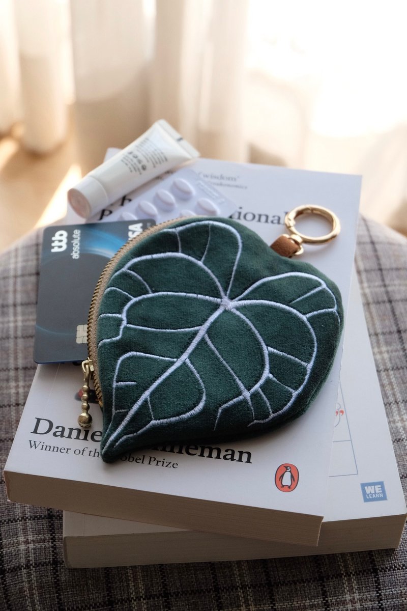 Embroidery soft green Anthurium leaves mini pouch size m - 零錢包/小錢包 - 其他材質 綠色