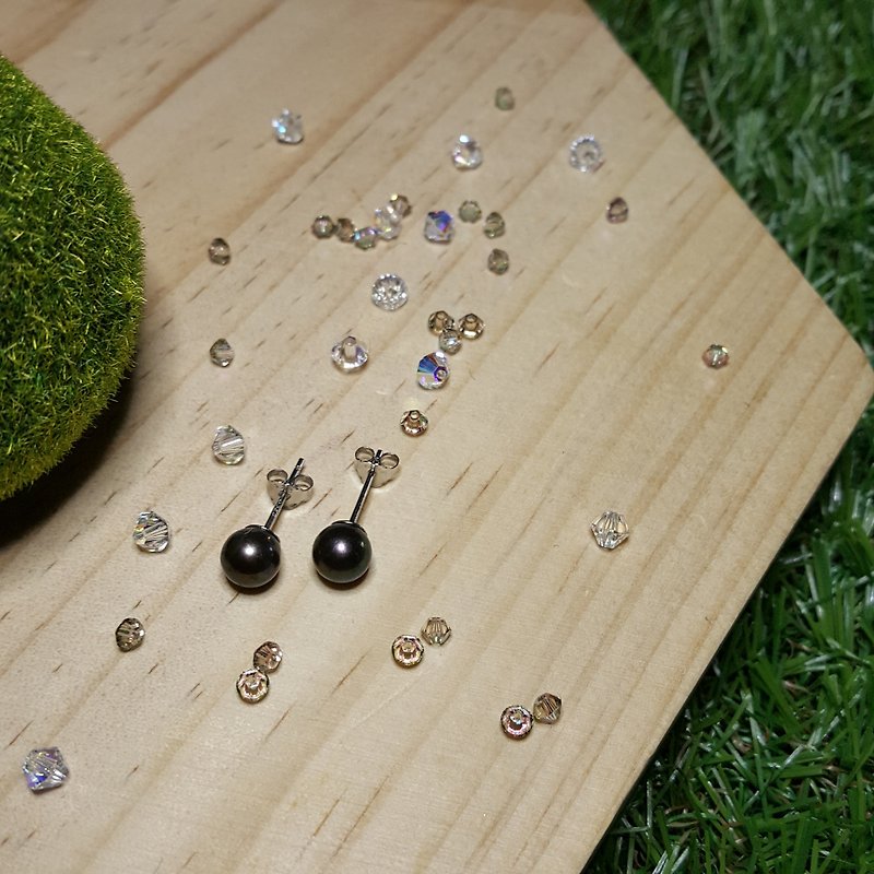 Sea Of Love: Dainty Japanese Akoya Sea Pearl Earrings (Artificial Colour) - Earrings & Clip-ons - Gemstone Black