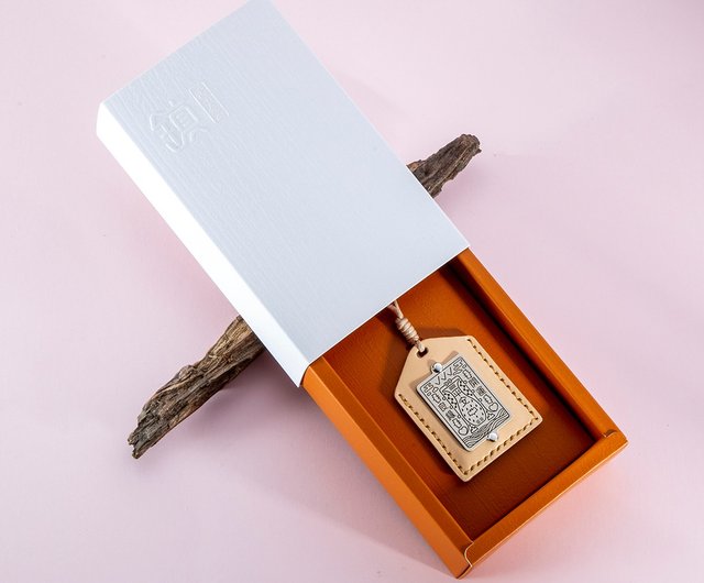 禮物盒裝】開運良緣祈願保佑平安符袋皮革香火袋焦糖色(四代) 魚月製所