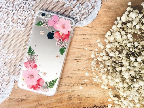 August Handcraft 花花世界 • Sakura Handpressed Flower Phone Case