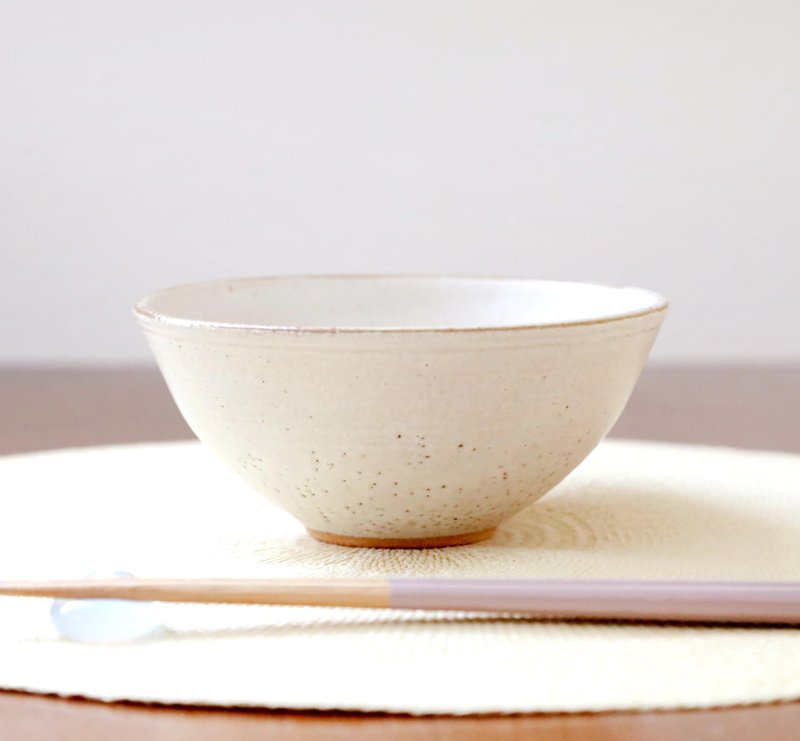 赤陶土と白マット釉の飯碗 縁錆 ２ - 碗 - 陶 白色