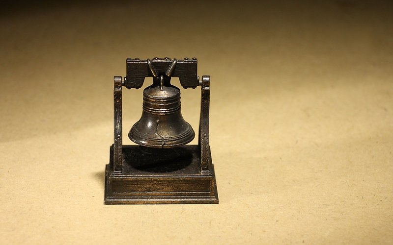 Originally purchased from the Dutch antique pencil sharpener - Bell of the Free State of Pennsylvania - กบเหลาดินสอ - ทองแดงทองเหลือง สีนำ้ตาล