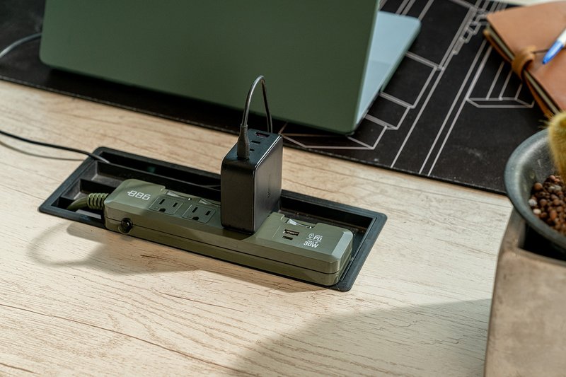 +886 極野家 4開3插 PD 30W + USB-C to Type C 100W 快充組合 - 行動電源/充電線 - 其他材質 咖啡色