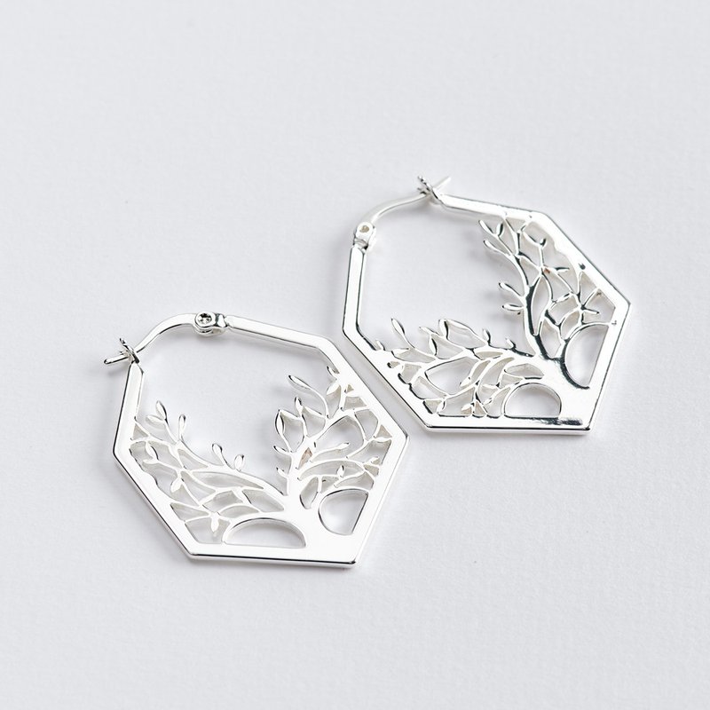 銀白森林鏤雕造型耳環 I耳針I - 耳環/耳夾/耳骨夾 - 銅/黃銅 銀色