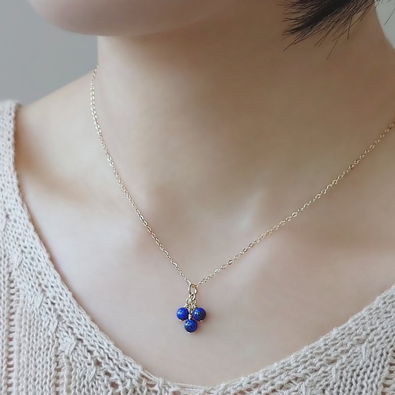 Lapis Lazuli Indigo Blue Triple Beads Charm Dainty 14Kgf Necklace - สร้อยคอ - เครื่องเพชรพลอย สีน้ำเงิน