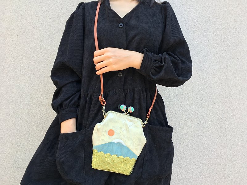 Mount Fuji kiss lock crossbody bag hinge framebag - Messenger Bags & Sling Bags - Genuine Leather Green