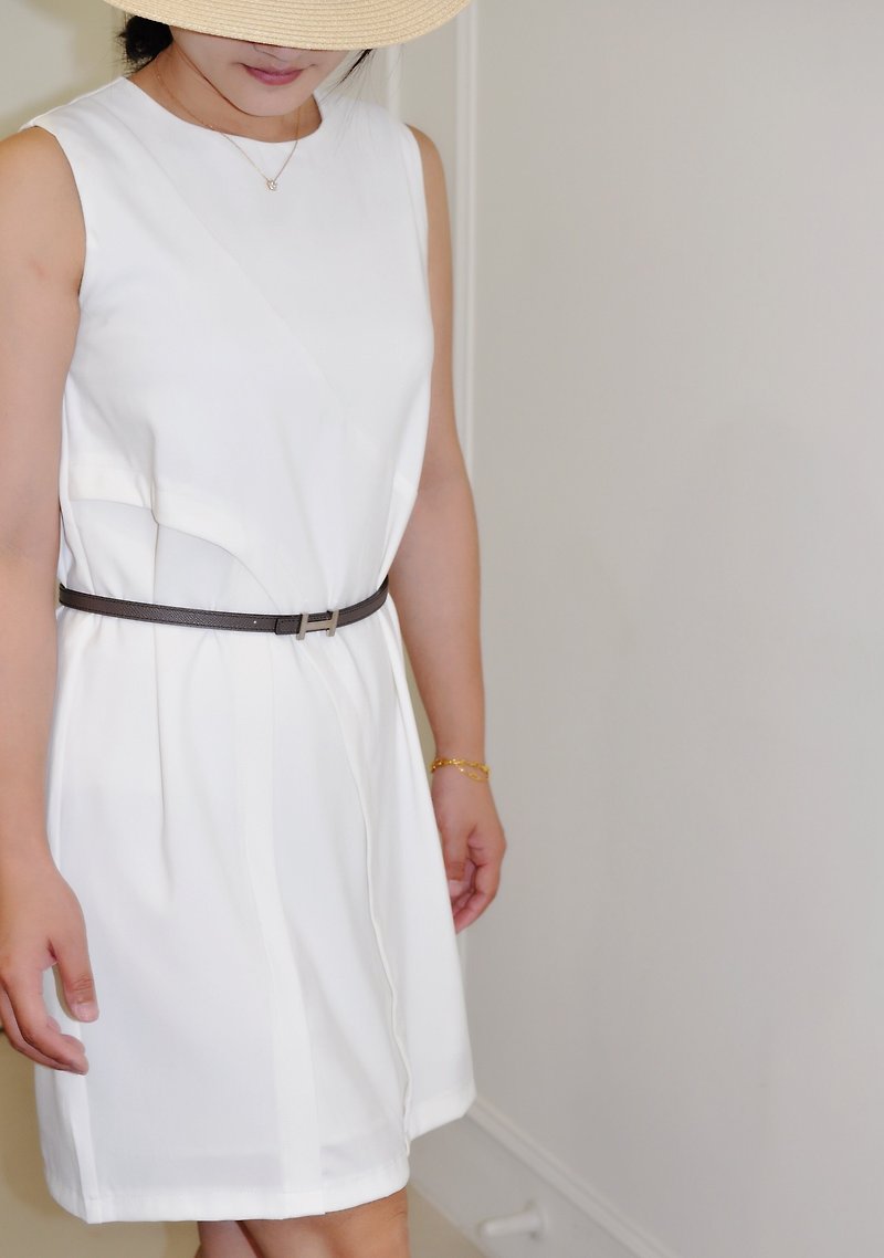Flat 135 X Taiwanese designer summer fresh pure white sleeveless dress three-dimensional tailoring - ชุดเดรส - เส้นใยสังเคราะห์ ขาว