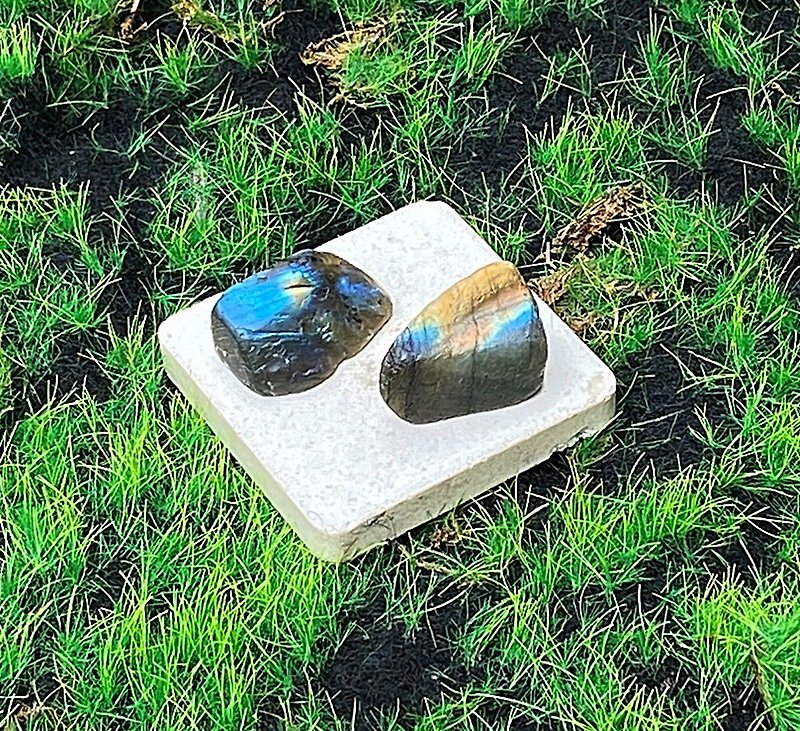 Energy Decorations - Selected Natural Labradorite Set of Two, Prosperous Marriage and Wealth Crystals, Fast Shipping - ของวางตกแต่ง - คริสตัล 