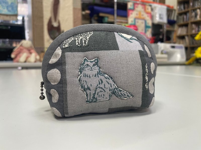 gray cat attacks - Toiletry Bags & Pouches - Cotton & Hemp Gray