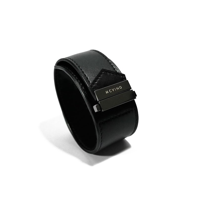 Black Italian leather wide version Play Hard bracelet - สร้อยข้อมือ - หนังแท้ สีดำ