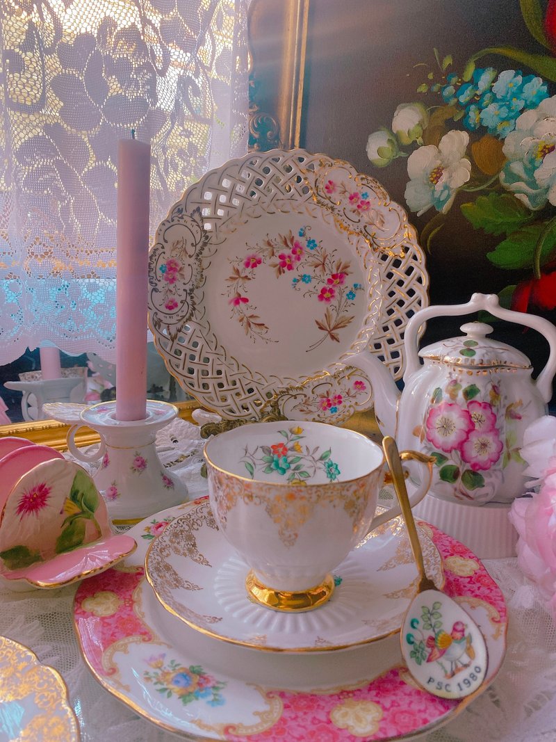 英國製1950年立體手繪古董杯花茶杯咖啡杯三件式庫存品完整情人節 - 茶壺/茶杯/茶具 - 瓷 多色