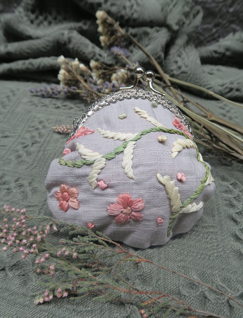 純手工蠶絲緞帶刺繡口金包 - 零錢包/小錢包 - 棉．麻 灰色