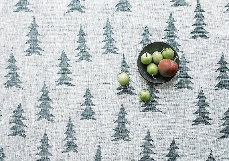 Nordic style design – fir tablecloth (147X147cm) Gran Tablecloth, Dark Green - ผ้ารองโต๊ะ/ของตกแต่ง - ลินิน สีเขียว