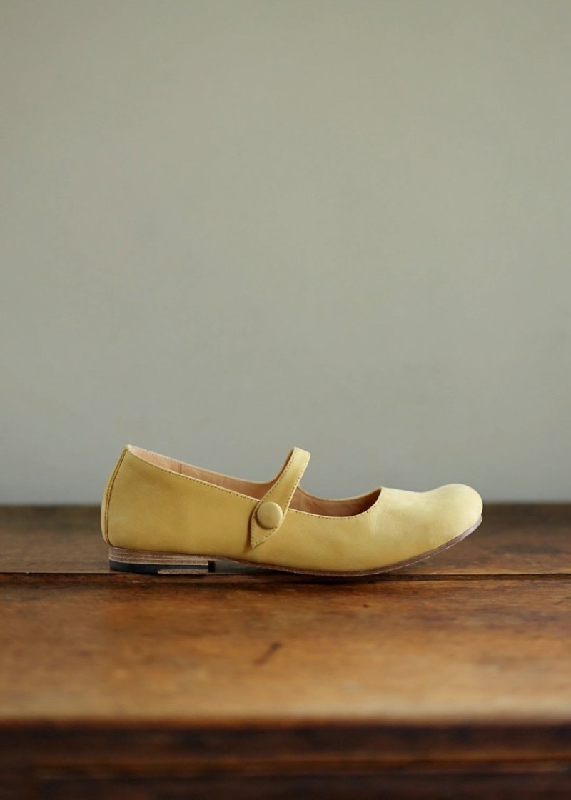 Italian cowhide sole full-grain frosted cowhide granny shoes goose yellow - รองเท้าหนังผู้หญิง - หนังแท้ สีเหลือง