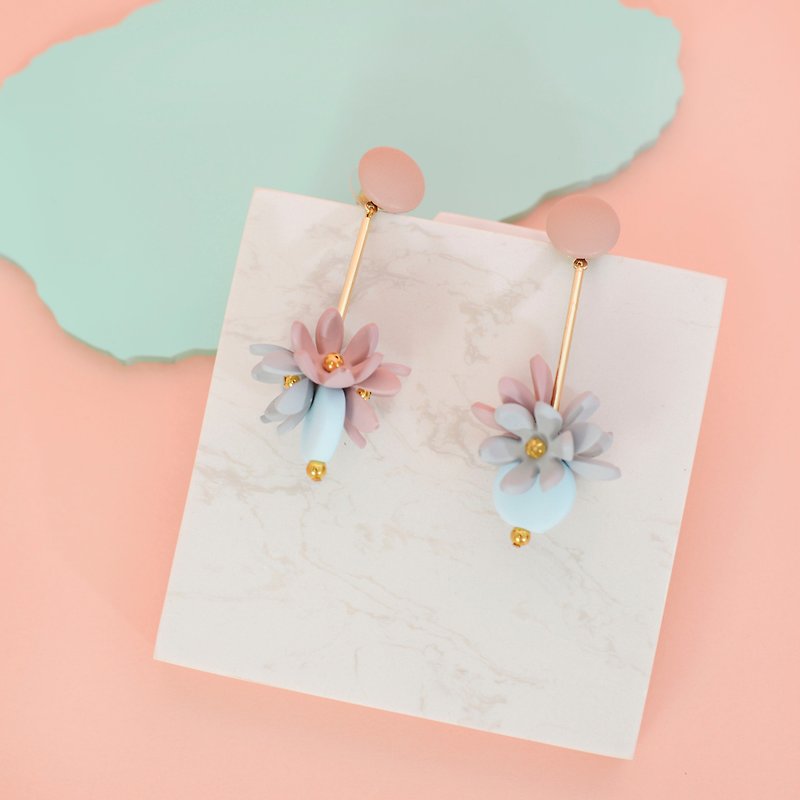 Handmade beaded flower earrings-pink - Earrings & Clip-ons - Other Materials Multicolor