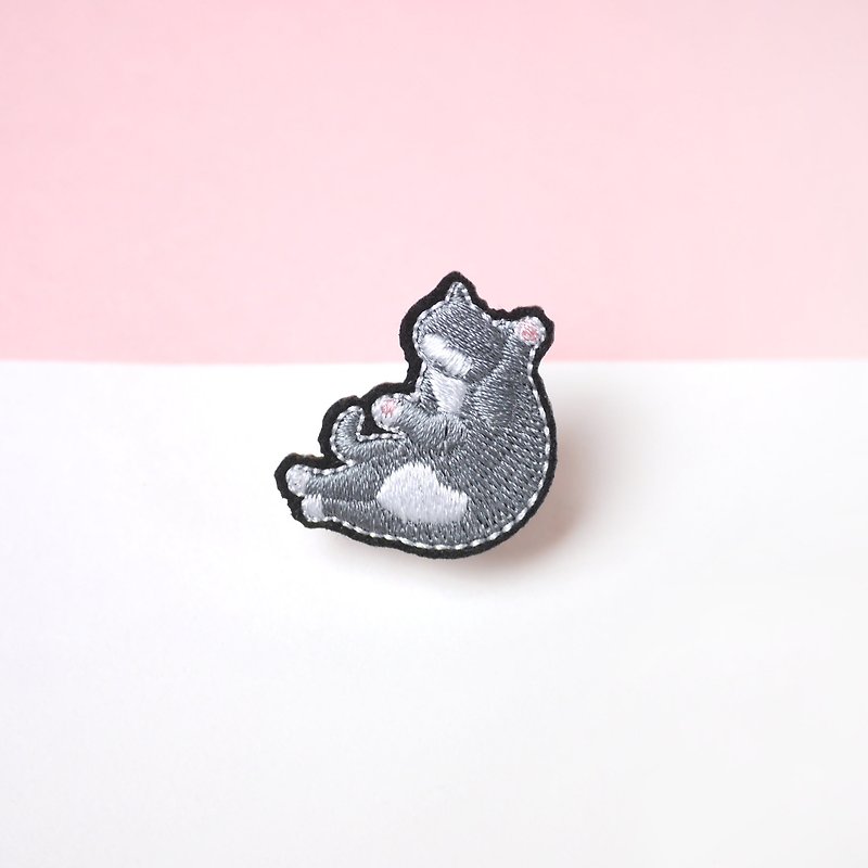 Blue-grey Cat Kitten Embroidery Pin brooch - Brooches - Thread Gray