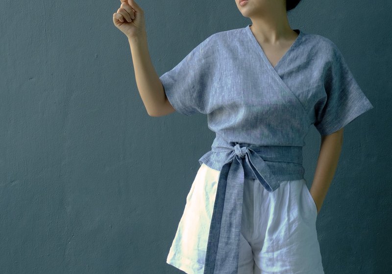 HANA wrap tie blouse top short sleeve in blue chambray linen 100% - 女上衣/長袖上衣 - 亞麻 藍色