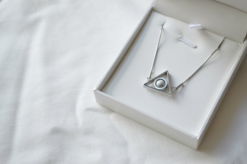 Moon triangle double turn necklace -- silver - สร้อยคอ - สแตนเลส สีเงิน
