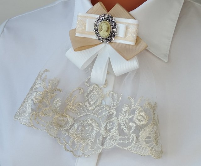 MITSUKOSHI 蝶のブローチ ホワイトゴールド MITSUKOSHI 蝶のブローチ ホワイトゴールド MITSUKOSHI 蝶の
