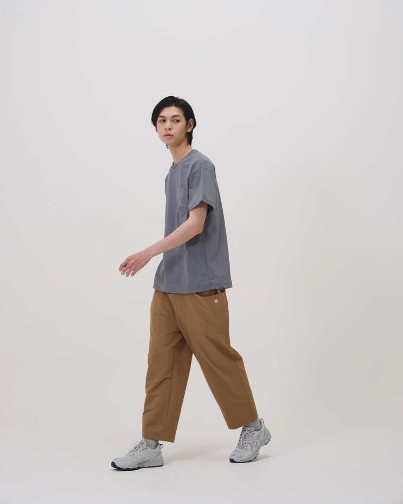 Slightly wide nine-point pants with pockets (Khaki) - กางเกงขายาว - ไนลอน สีกากี