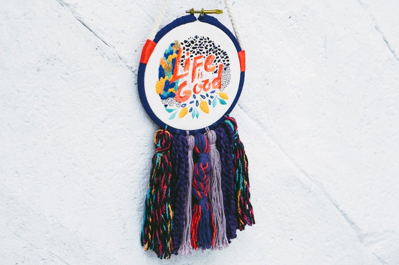 'Life is Good' Hand-embroidery wall decor - 擺飾/家飾品 - 棉．麻 多色