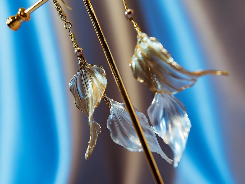 Gold Wing Crystal Resin Earrings - ต่างหู - วัสดุอื่นๆ 