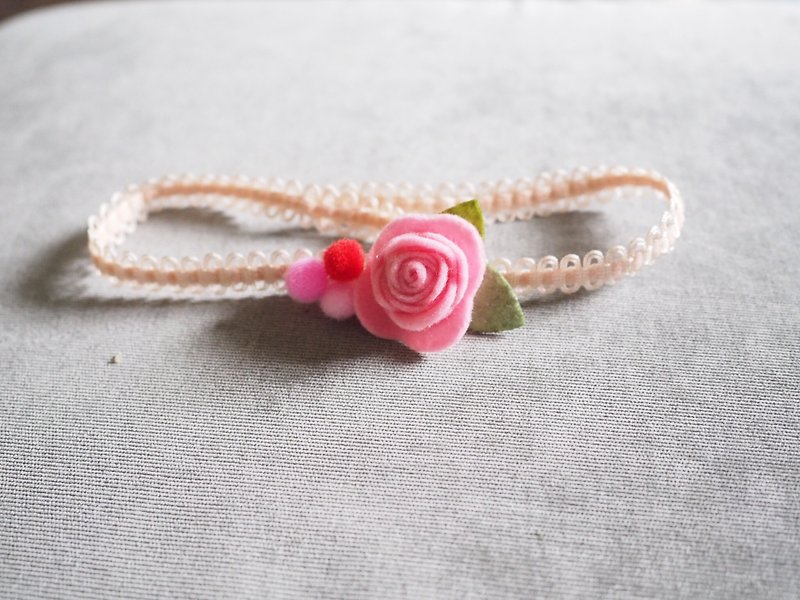 Handmade elastic baby hair accessory with little pink rose - หมวกเด็ก - ขนแกะ สีแดง